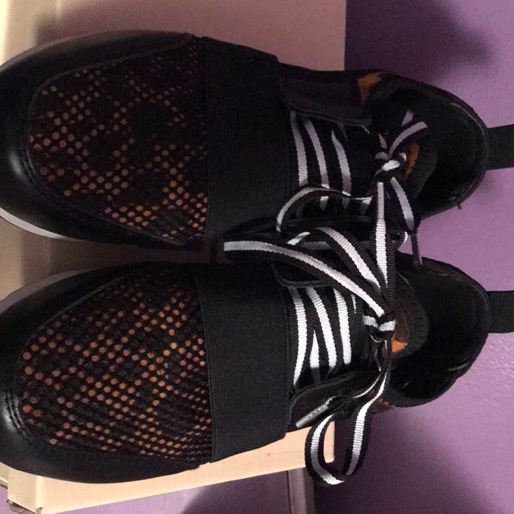 Leopard stripe sneaker